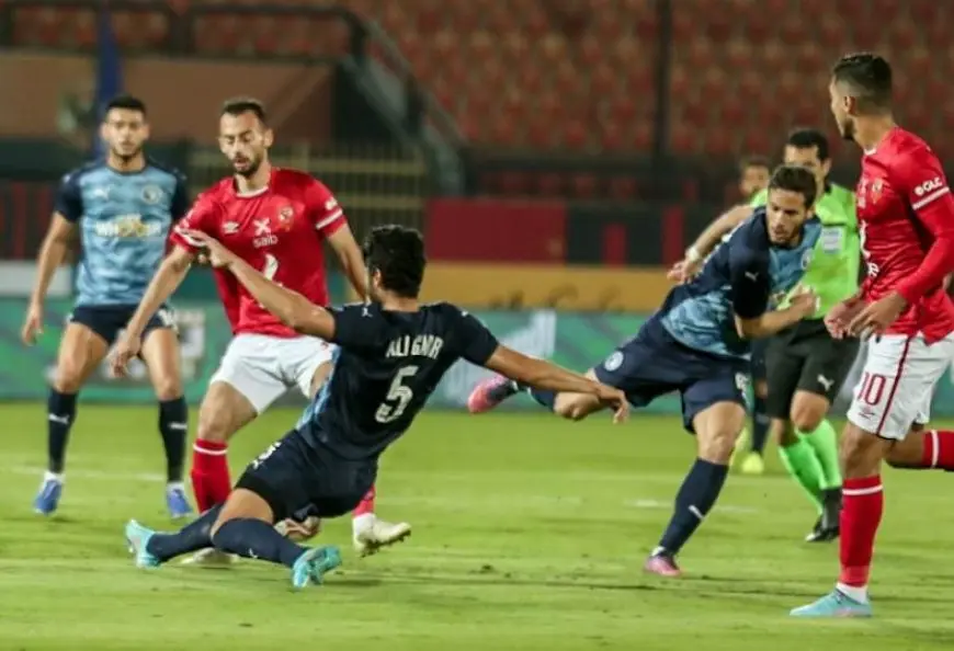 «الأهلي فرصه أصعب».. شوبير عن سيناريوهات صراع الدوري بين الأهلي وبيراميدز