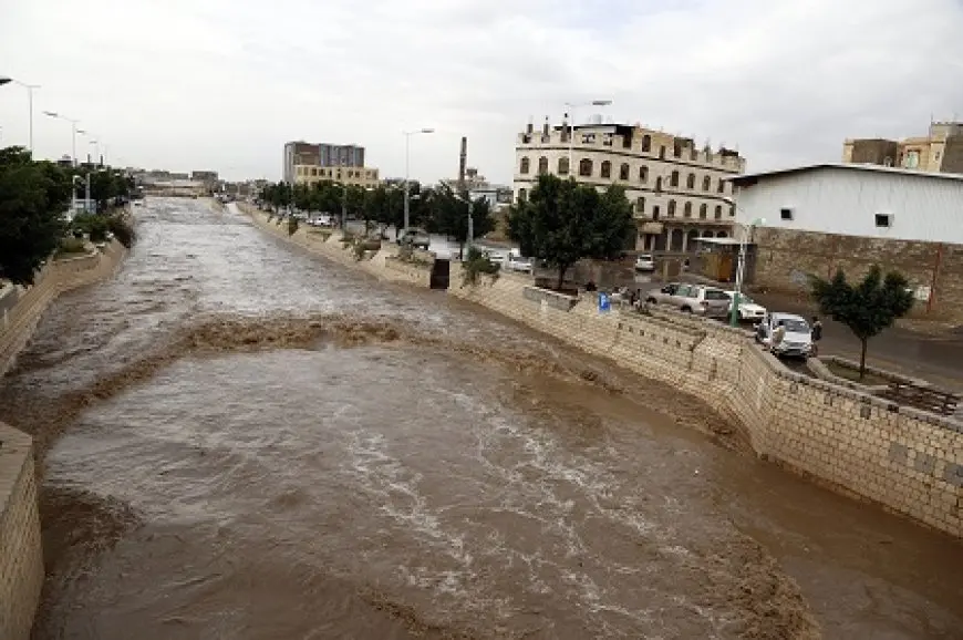 السلطات اليمنية: وفاة 4 نازحين وإصابة 10 آخرين جراء الأمطار والعواصف