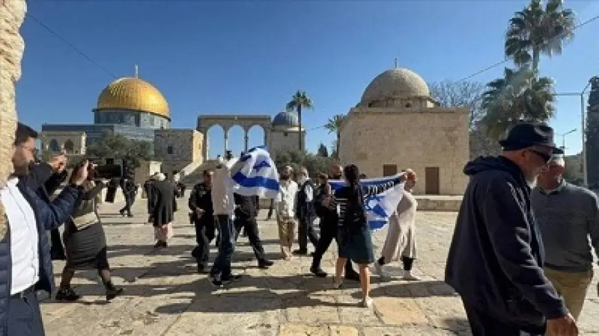 أوقاف القدس: 300 مستوطن ومتطرف اقتحموا المسجد الأقصى اليوم