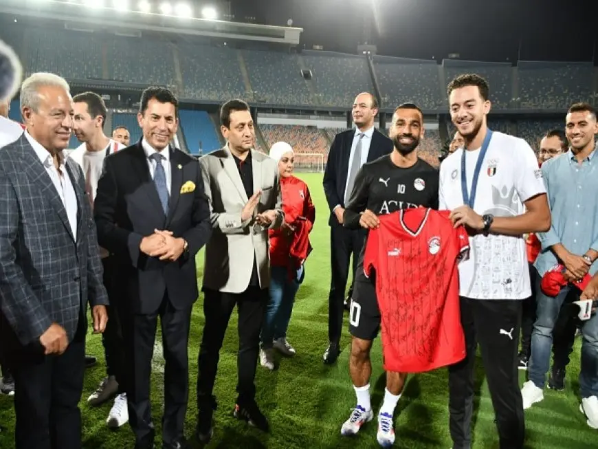 وزير الرياضة يدعم المنتخب قبل مواجهة كاب فيردي