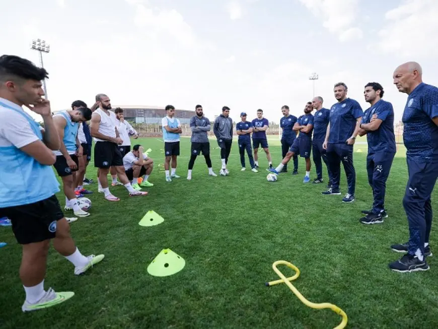 ممدوح عيد يحفز لاعبي بيراميدز قبل مواجهة الجيش الرواندي بدوري الأبطال