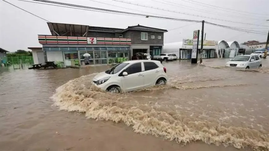 كوريا الجنوبية: إجلاء 500 شخص بعدما غمرت مياه الأمطار الطرق والمنازل