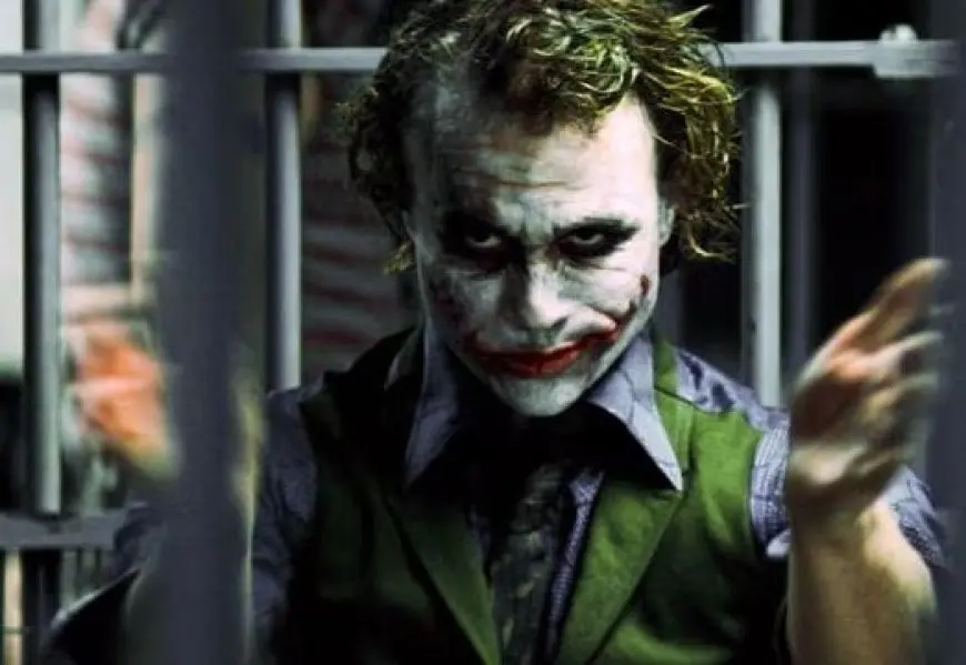 من أين استوحى كريستوفر نولان شخصية الجوكر في the dark knight ؟