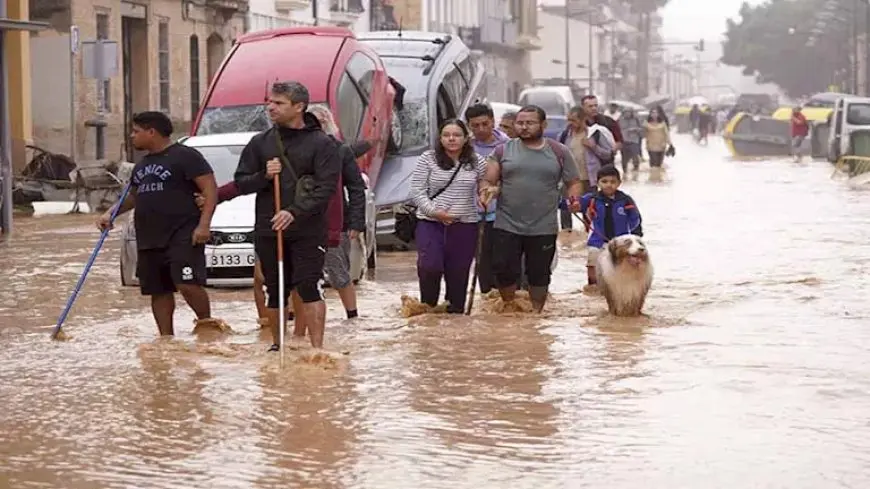 إسبانيا تطلق إنذارًا باللون الأحمر في كتالونيا والأندلس بعد فيضانات فالنسيا