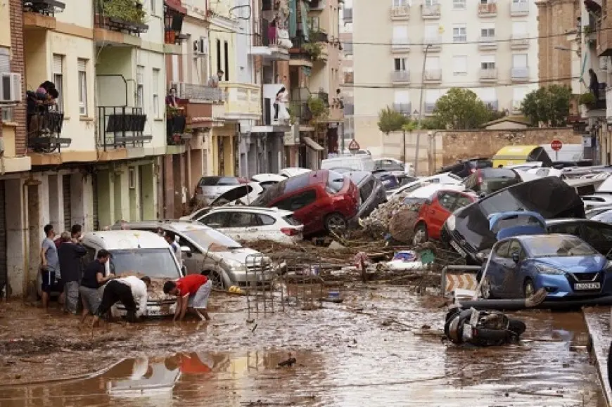 فالنسيا يرتدي الأسواد في الليجا حدادا على ضحايا إعصار دانا