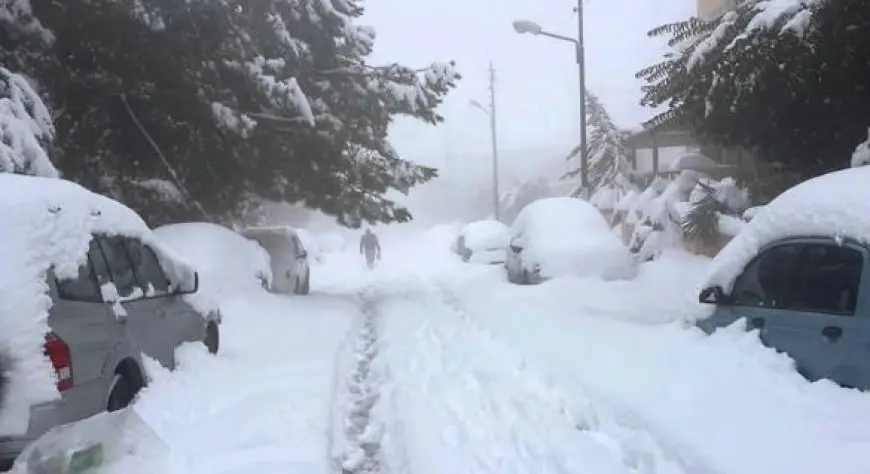 تعطل المدارس والمؤسسات بسبب تساقط الثلوج في بعض مناطق جبل لبنان