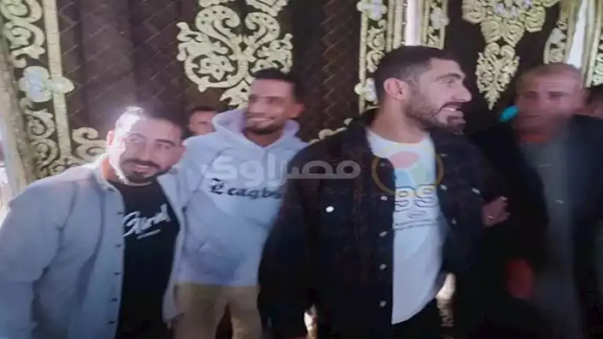 “حديث المعازيم”.. حسام حسن يسرق الأضواء في فرح محمد ربيعة بكفر الشيخ – صور