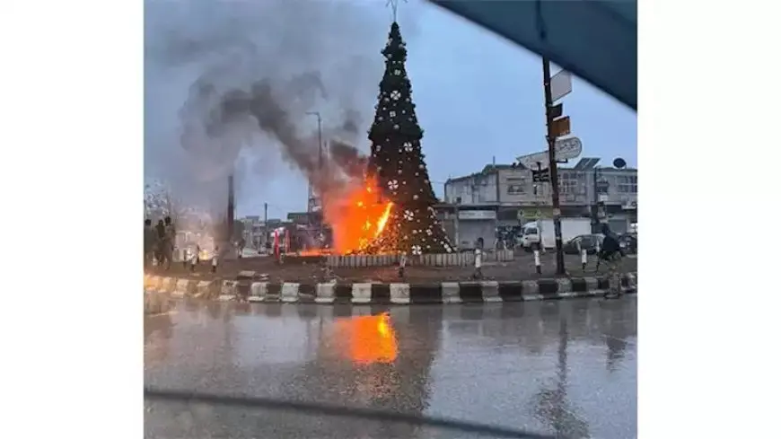 أول تعليق من كاهن رعية السقيلبية السورية بعد حادثة إحراق شجرة عيد الميلاد