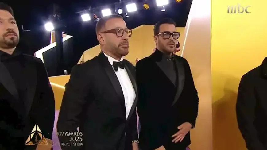 بدون مها الصغير.. أحمد السقا يصل حفل “Joy Awards” 2025