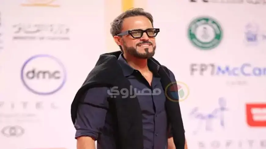 “الأسطورة”.. يوسف الشريف مع تيري هنري من كواليس “Joy Awards”