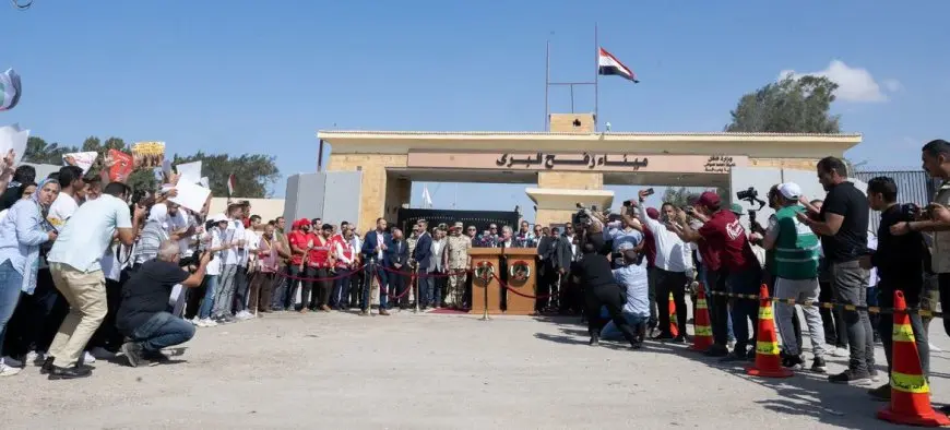 تقرير لهيئة الاستعلامات يرصد تفاعل الإعلام الدولي من معبر رفح: مصر شريان الحياة للشعب الفلسطيني في غزة