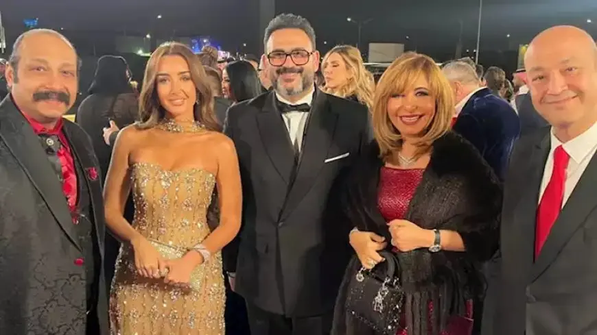 محمد ثروت يكشف عن صور جديدة مع نجوم الفن من كواليس حفل توزيع جوائز “Joy Awards”