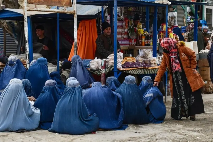 السلطات الأفغانية تعلق بث محطة إذاعية نسائية